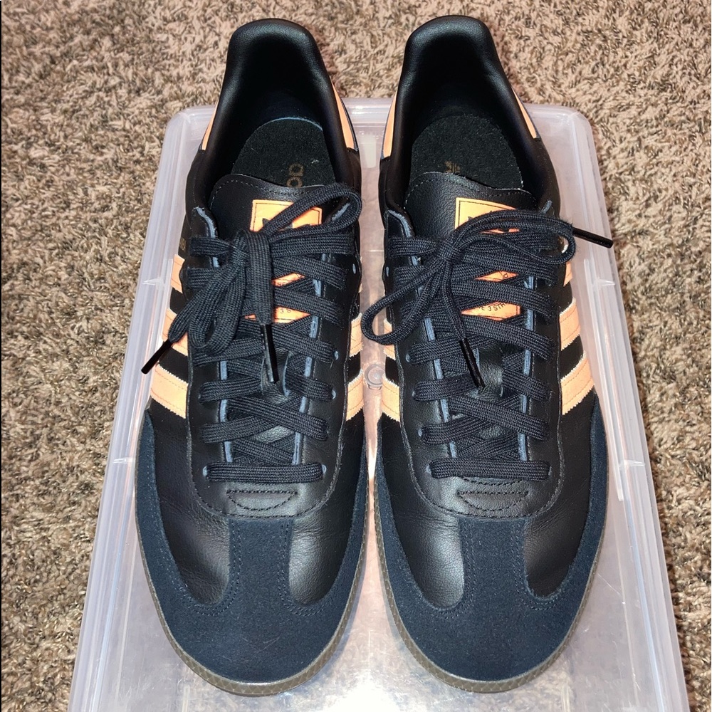 Men’s Adidas Sambas Gum Bottoms size 10.5